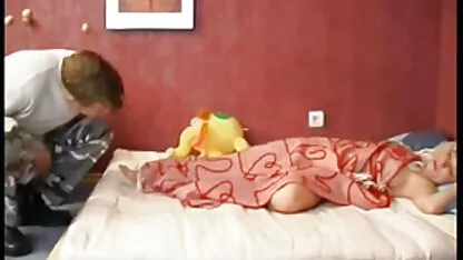 ビーチに面したペニスを吸う 女 エッチ 無料 動画