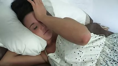 脂肪の女性は服を脱ぎ、彼女の魅力を自慰行為 女性 アダルト クンニ