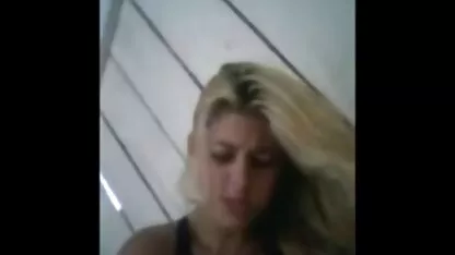 Mulattoエレガントな熱で黒ストッキング座って滑りに彼女の恋人の顔 女 向け av 動画