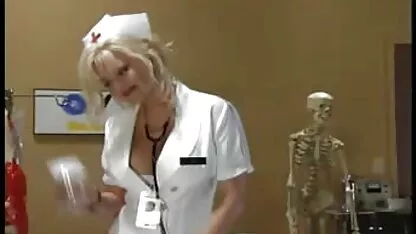 セクシーな母fucks息子 セックス 動画 女 向け