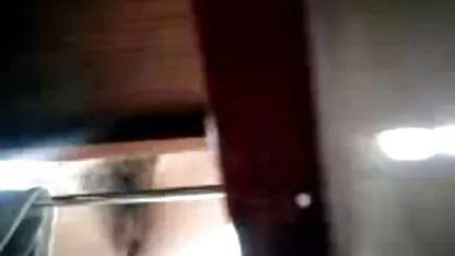 メガネの男は女の子を友人とセックスさせる 女性 の 好き な エロ 動画