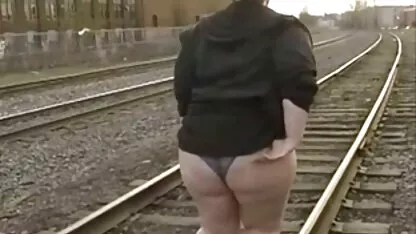 黒人は大きなeldakを入れて、ギャップでブルネットをファックする エロ 動画 高 身長 女